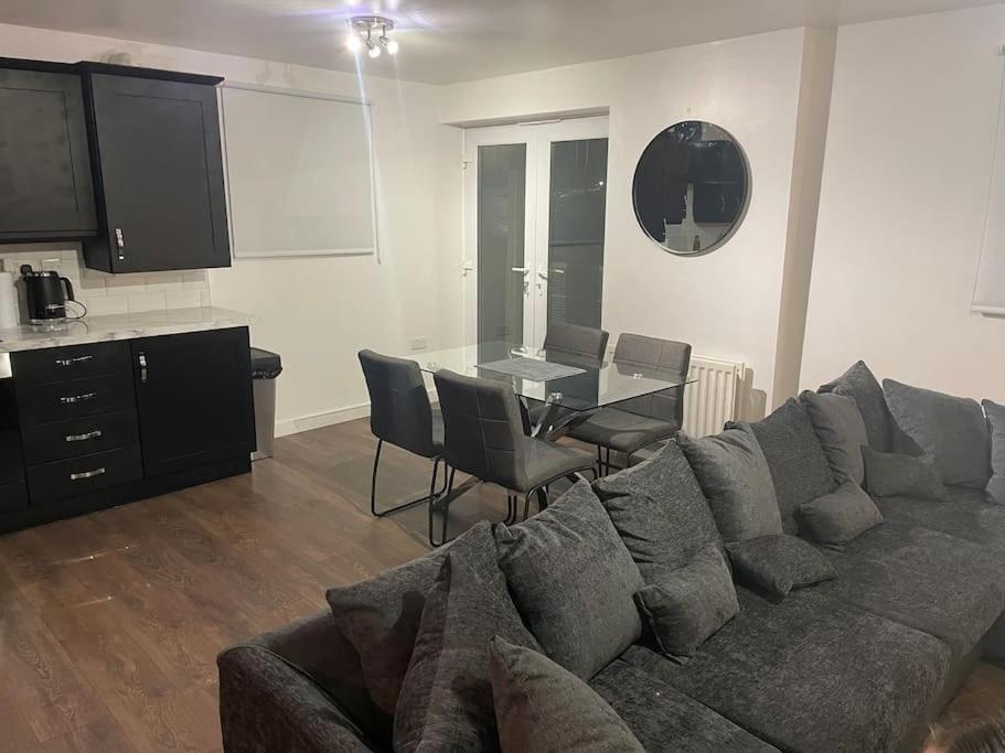 Stunning Central Apartment With Free Parking シェフィールド エクステリア 写真